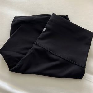 Lululemon Wunder train shorts size 6